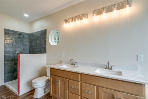 15 Huron Trail Malvern OH 44644