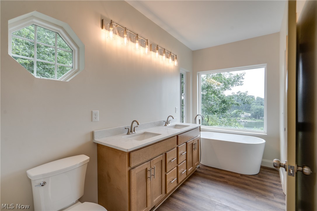 15 Huron Trail Malvern OH 44644