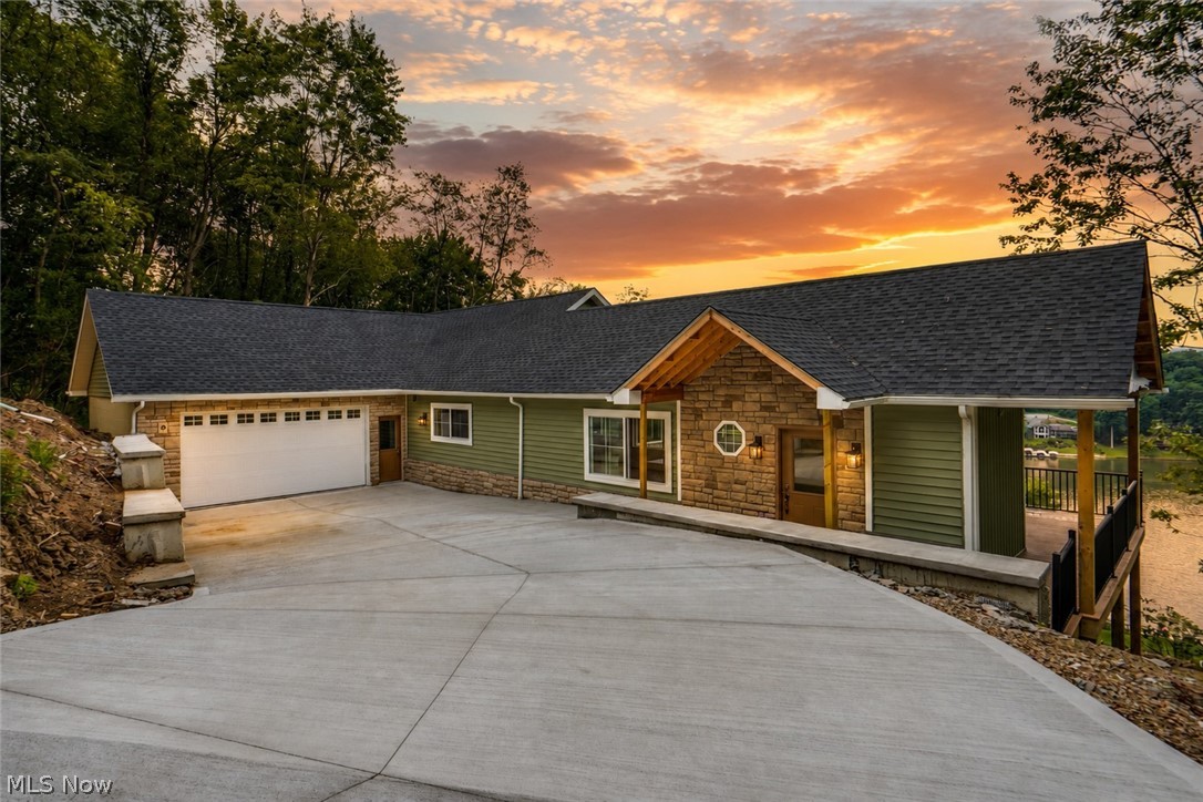 15 Huron Trail Malvern OH 44644