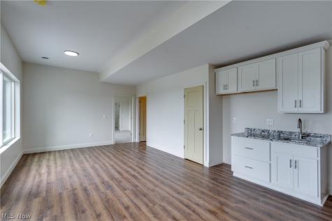 15 Huron Trail Malvern OH 44644
