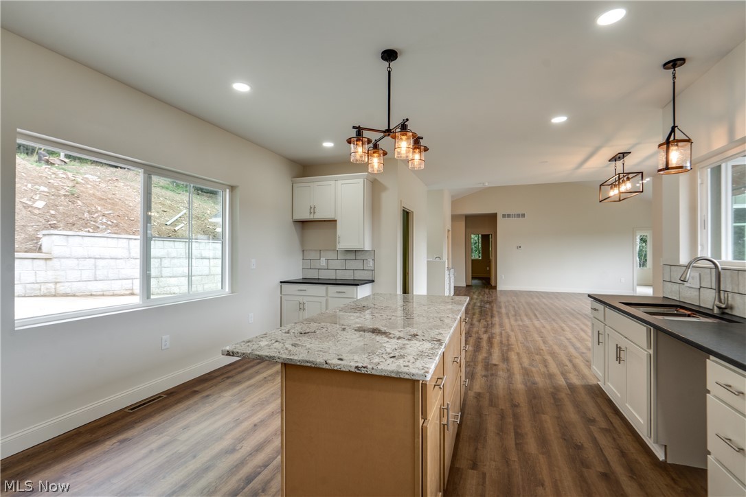 15 Huron Trail Malvern OH 44644
