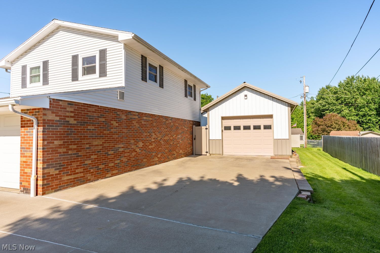 507 Meadowridge Avenue NW Canton OH 44708
