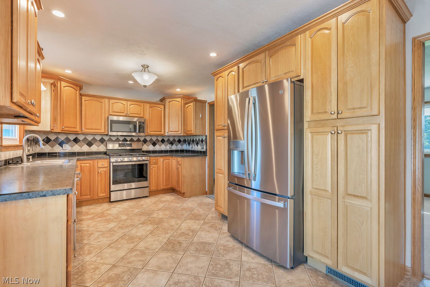 507 Meadowridge Avenue NW Canton OH 44708