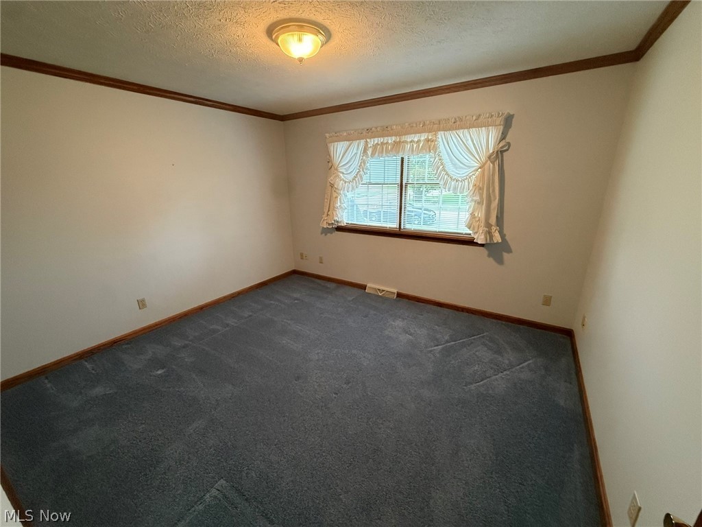 490 Ellen Avenue SW New Philadelphia OH 44663