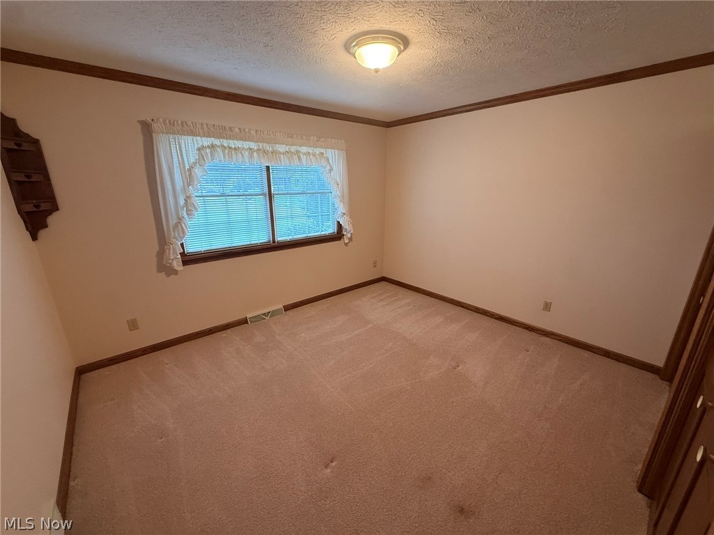 490 Ellen Avenue SW New Philadelphia OH 44663