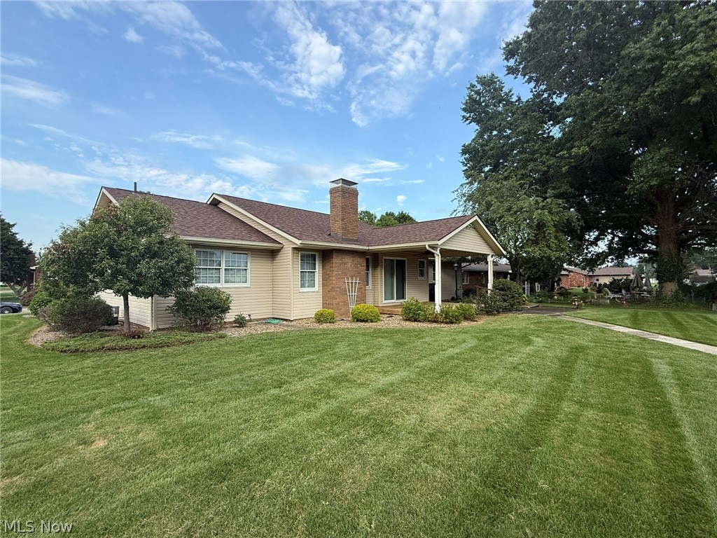 490 Ellen Avenue SW New Philadelphia OH 44663