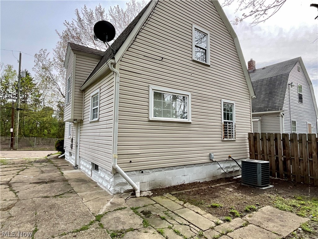 261 Russell Avenue Akron OH 44311