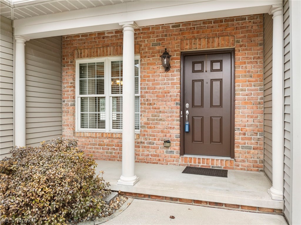 2041 Penhurst Circle NE North Canton OH 44720