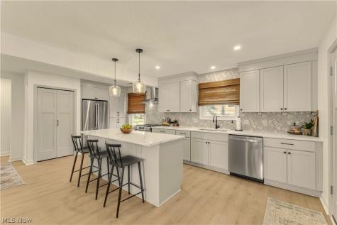 26927 E Oviatt Road Bay Village OH 44140