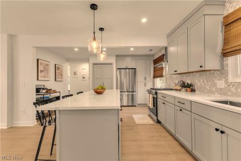 26927 E Oviatt Road Bay Village OH 44140