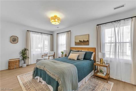 26927 E Oviatt Road Bay Village OH 44140
