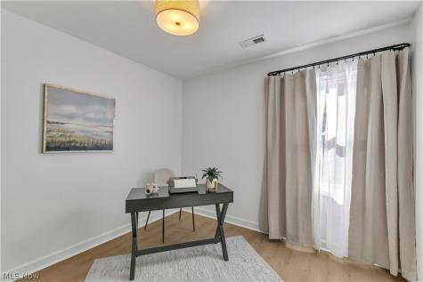 26927 E Oviatt Road Bay Village OH 44140
