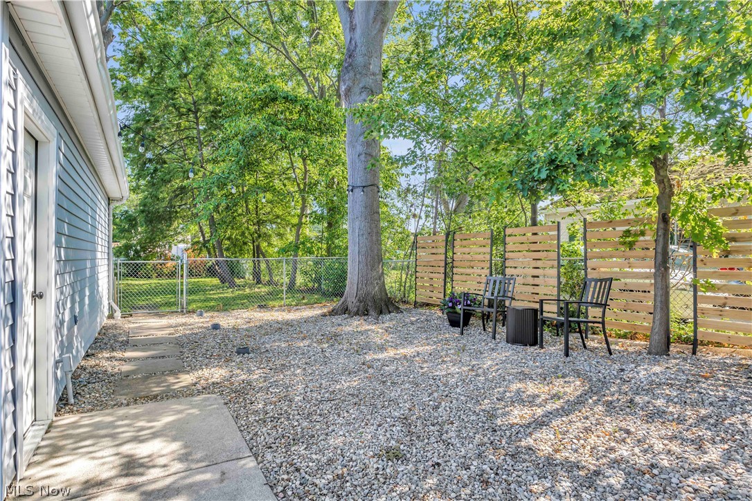 26927 E Oviatt Road Bay Village OH 44140