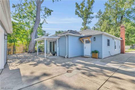 26927 E Oviatt Road Bay Village OH 44140