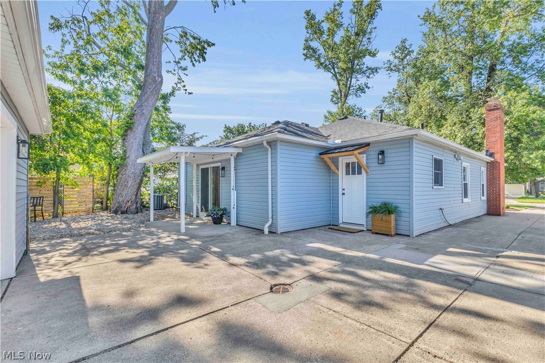 26927 E Oviatt Road Bay Village OH 44140