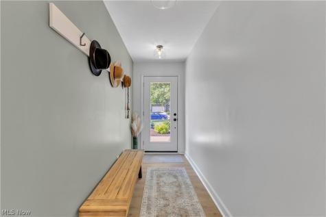 26927 E Oviatt Road Bay Village OH 44140