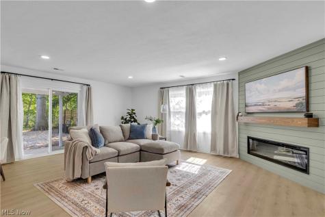 26927 E Oviatt Road Bay Village OH 44140