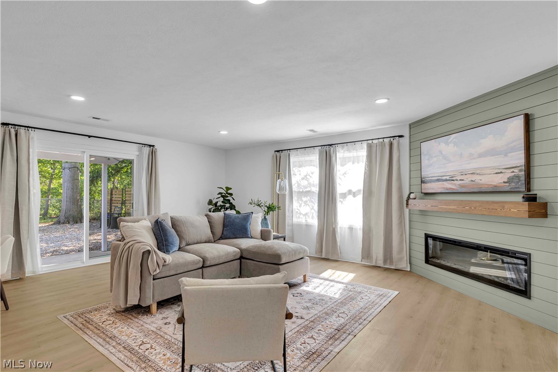 26927 E Oviatt Road Bay Village OH 44140