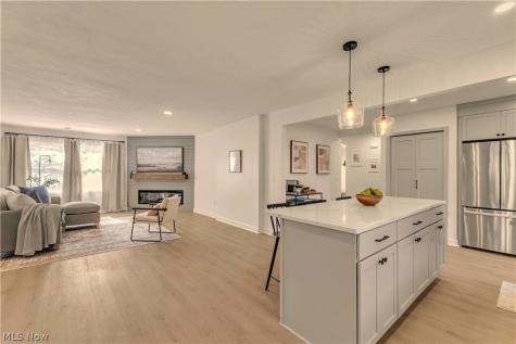 26927 E Oviatt Road Bay Village OH 44140
