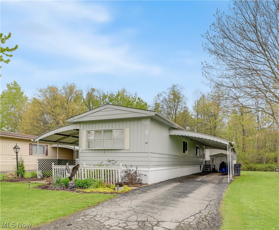 171 Brook Drive Brookfield OH 44403