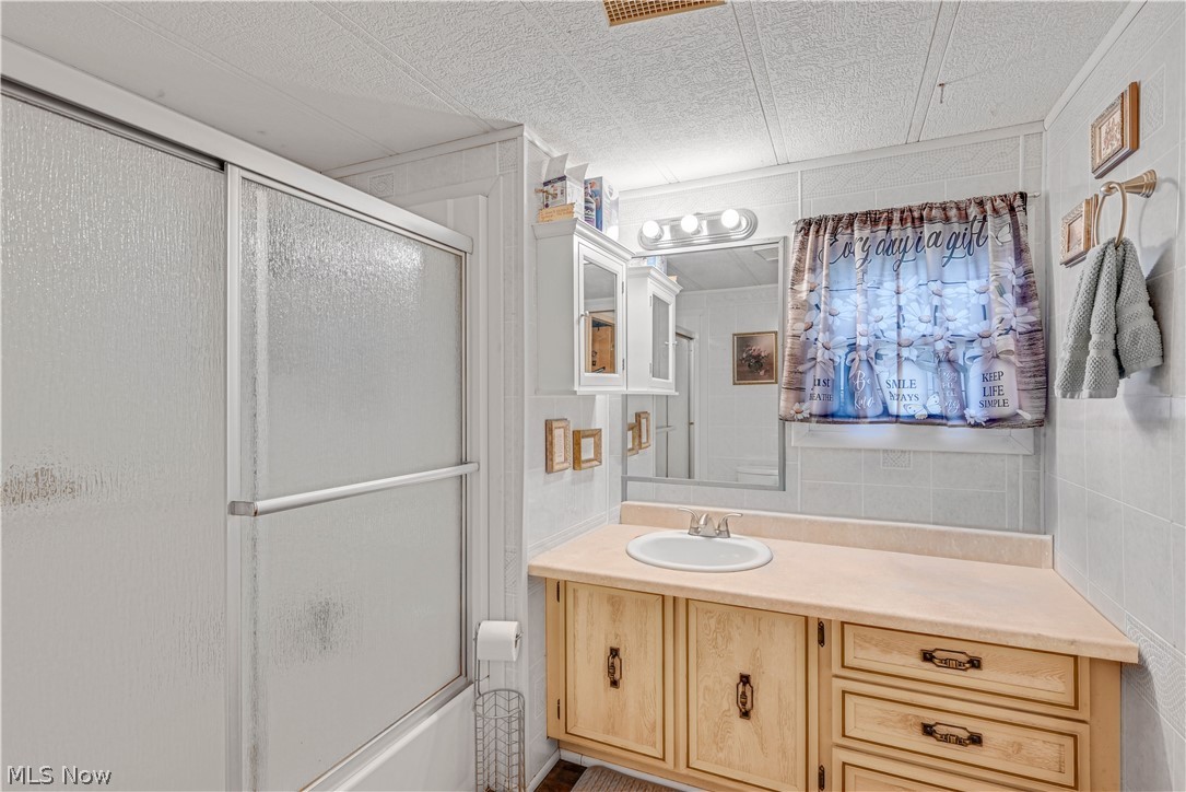 171 Brook Drive Brookfield OH 44403