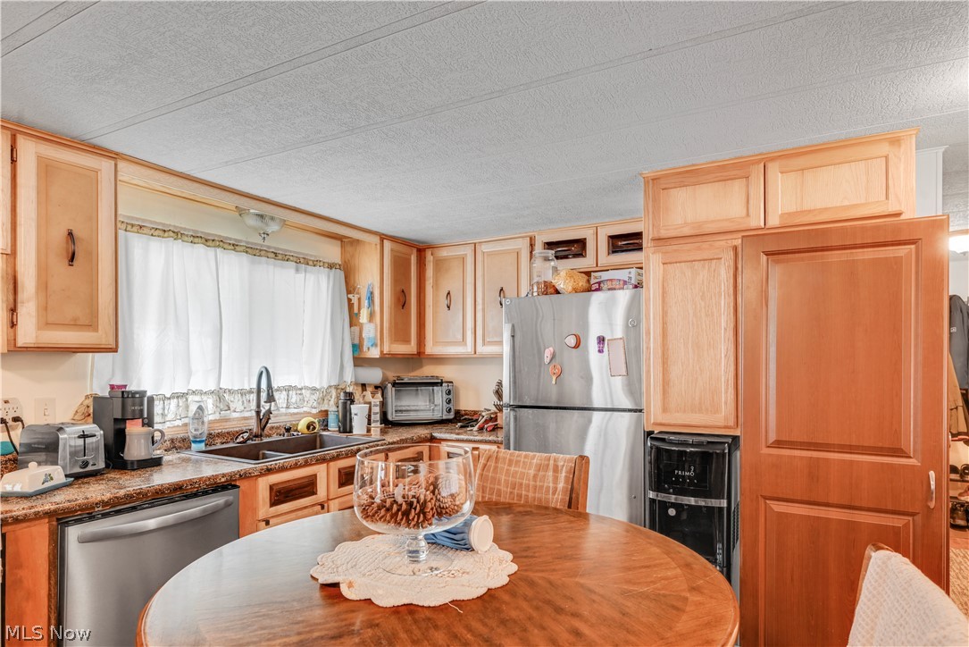 171 Brook Drive Brookfield OH 44403