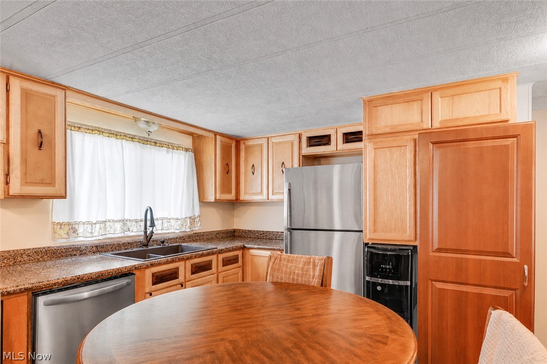 171 Brook Drive Brookfield OH 44403