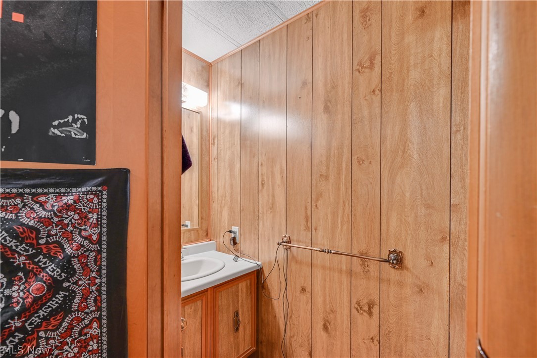 171 Brook Drive Brookfield OH 44403