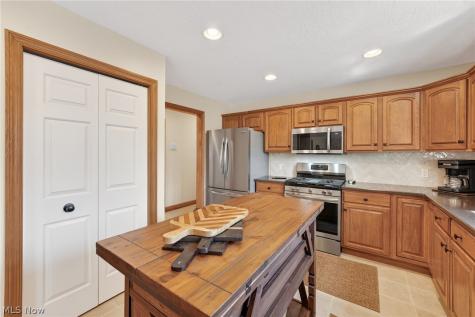 5503 Pheasants Walk Drive North Olmsted OH 44070