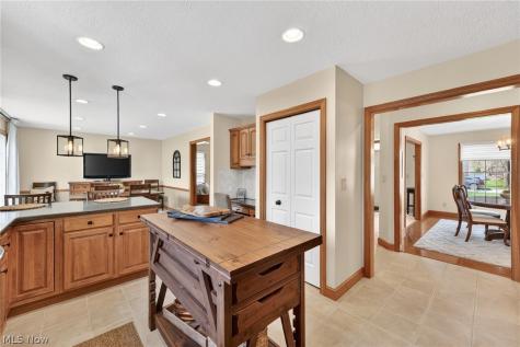 5503 Pheasants Walk Drive North Olmsted OH 44070