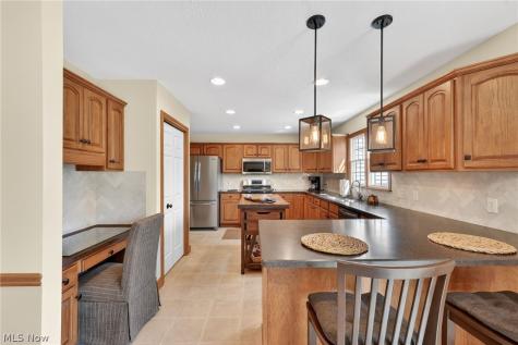 5503 Pheasants Walk Drive North Olmsted OH 44070