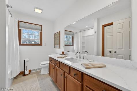 5503 Pheasants Walk Drive North Olmsted OH 44070