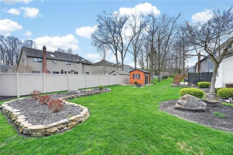 5503 Pheasants Walk Drive North Olmsted OH 44070