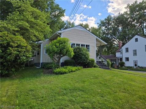 122 E Central Avenue Ravenna OH 44266