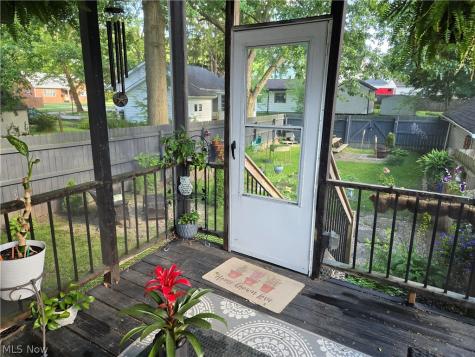 122 E Central Avenue Ravenna OH 44266