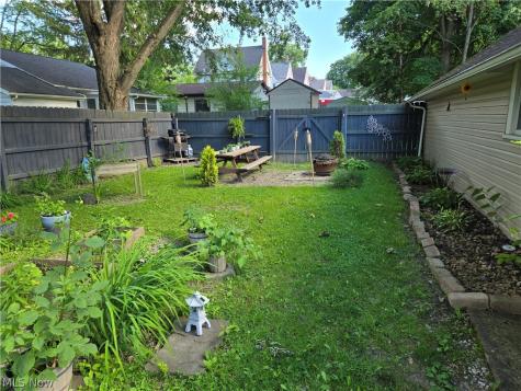 122 E Central Avenue Ravenna OH 44266