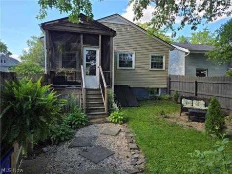 122 E Central Avenue Ravenna OH 44266