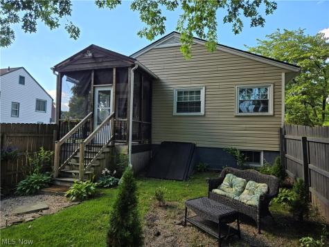 122 E Central Avenue Ravenna OH 44266