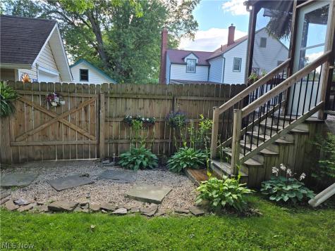 122 E Central Avenue Ravenna OH 44266