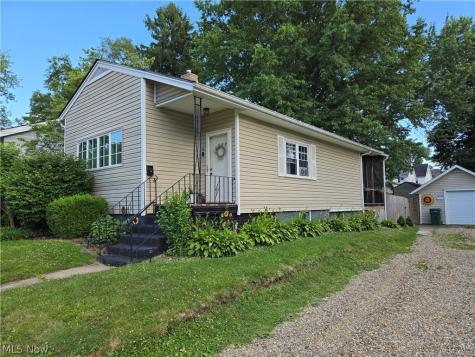 122 E Central Avenue Ravenna OH 44266