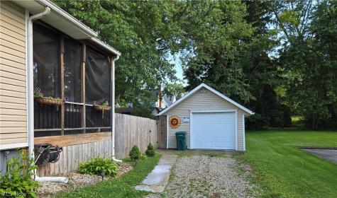 122 E Central Avenue Ravenna OH 44266
