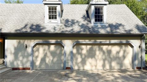 698 Deep Woods Drive Aurora OH 44202