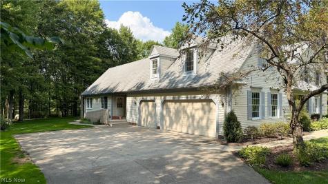 698 Deep Woods Drive Aurora OH 44202