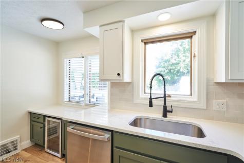 5215 Mayview Road Lyndhurst OH 44124