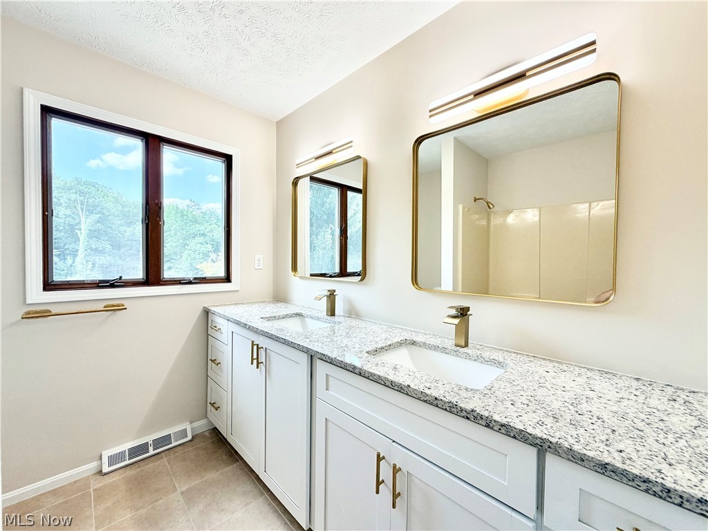 17610 Creekside Drive Chagrin Falls OH 44023