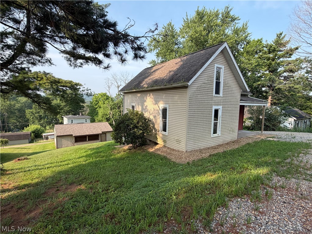 135 Mound Street Sherrodsville OH 44675