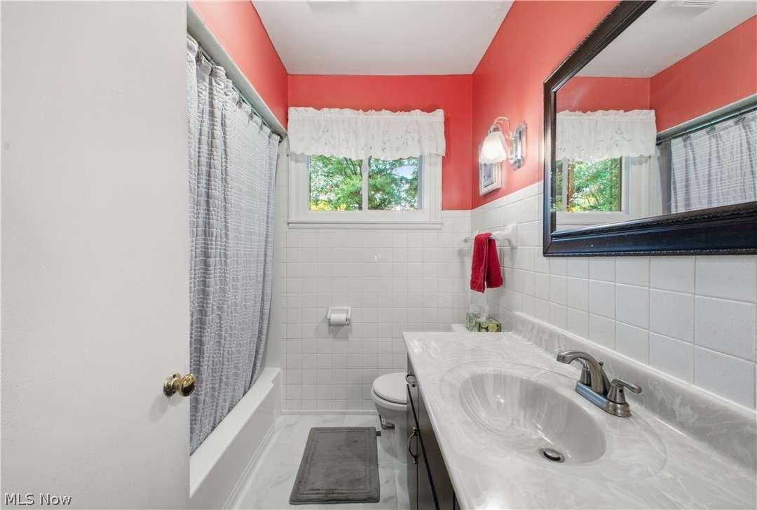 222 Sunset Court Columbiana OH 44408