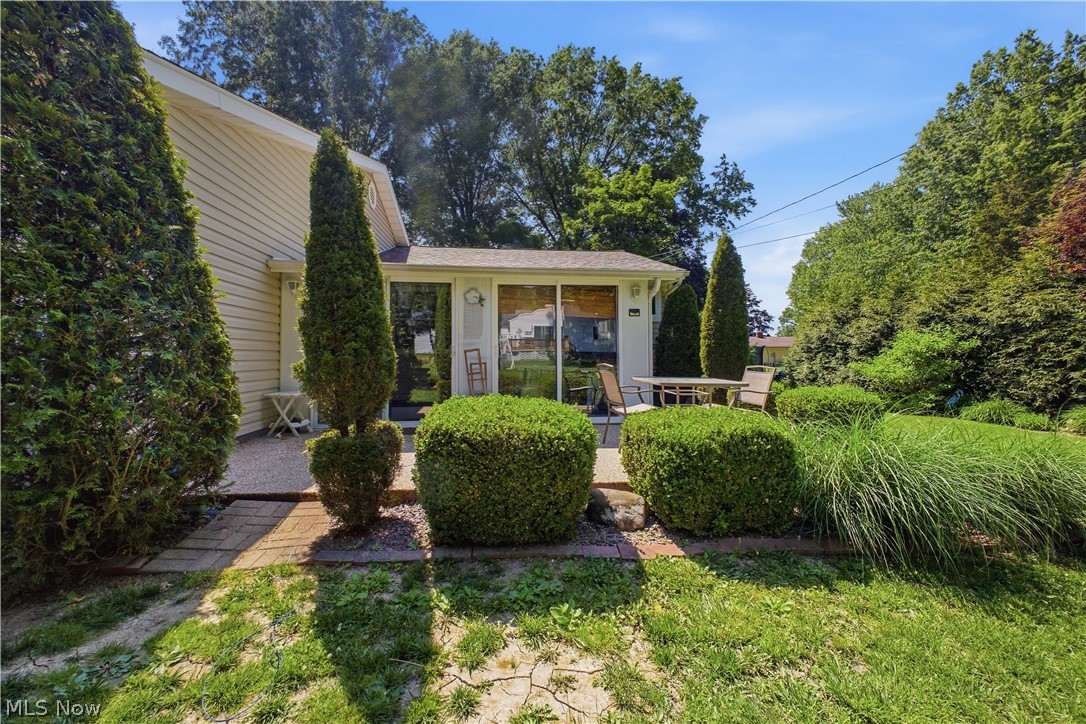 222 Sunset Court Columbiana OH 44408