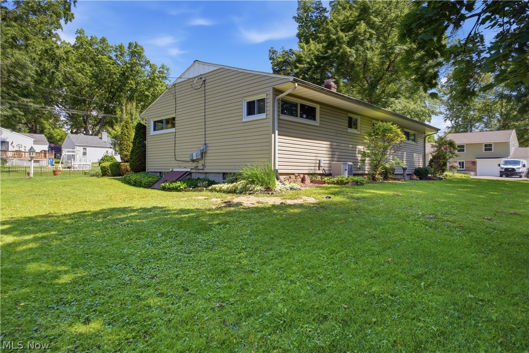 222 Sunset Court Columbiana OH 44408