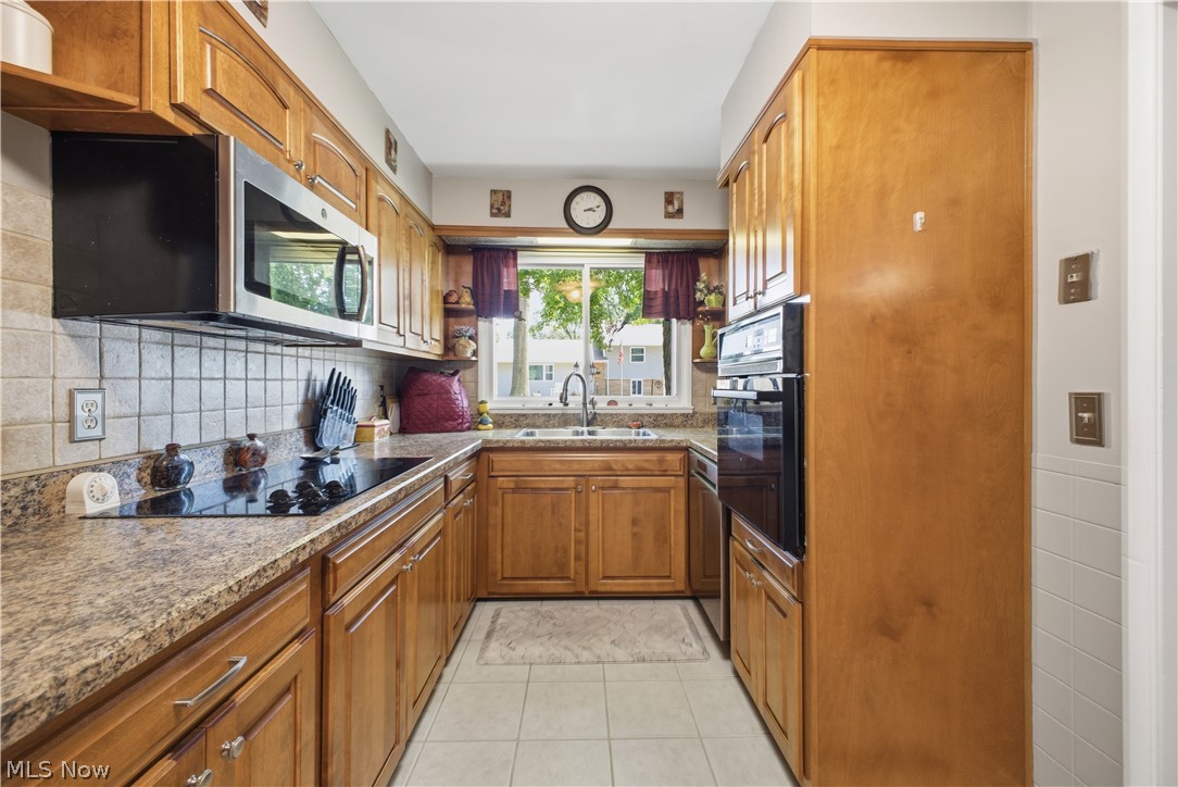 222 Sunset Court Columbiana OH 44408